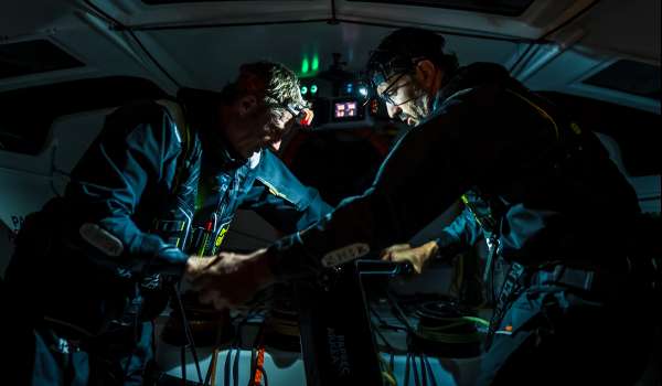 Transat Jacques Vabre - jour 8 : une course en mer et à terre aussi ! 